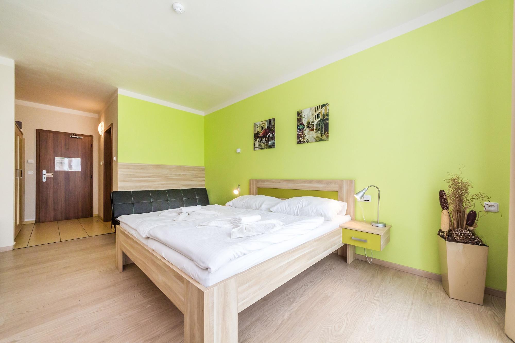 Nad Královnou Hotel&Restaurant Praga Esterno foto