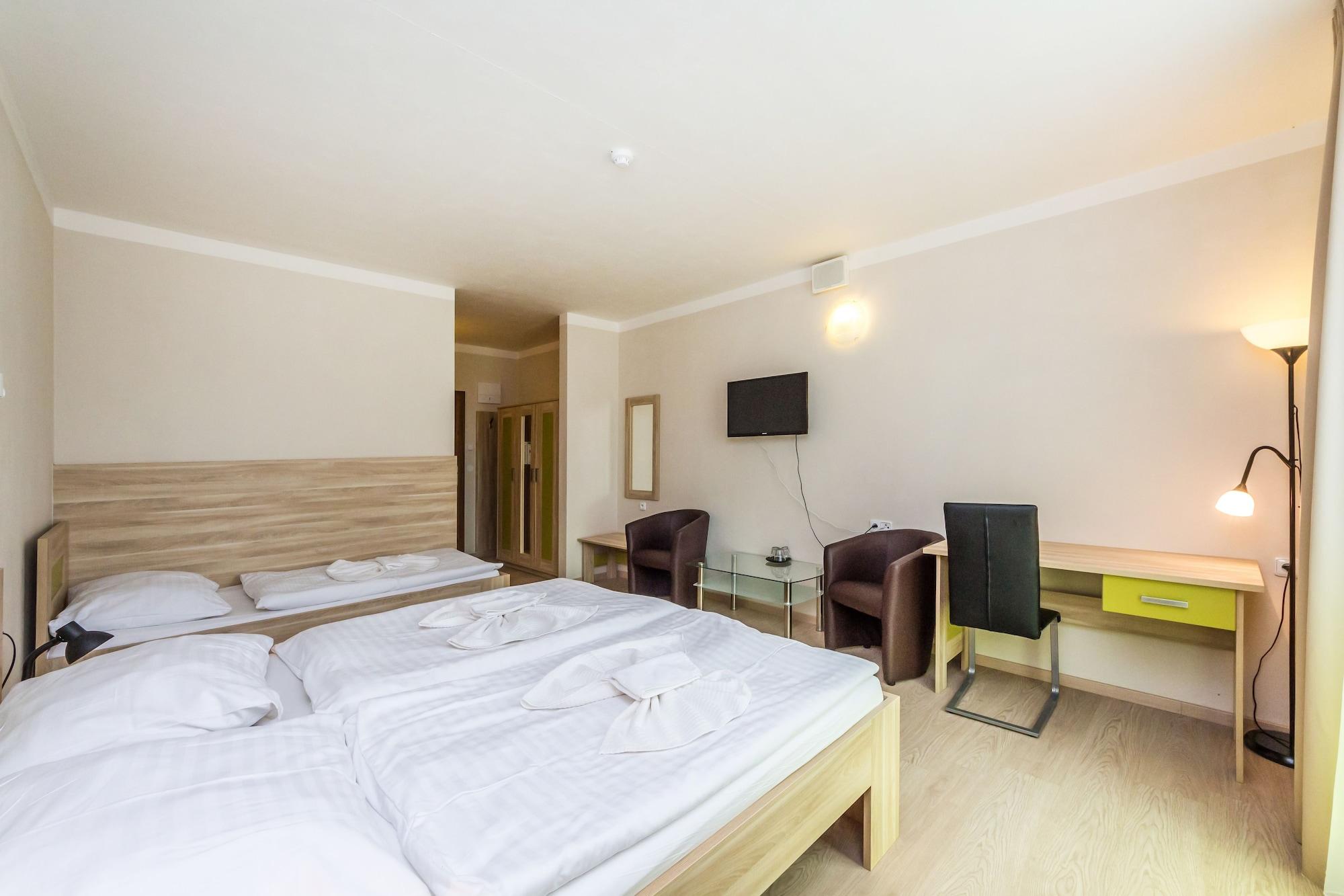 Nad Královnou Hotel&Restaurant Praga Esterno foto