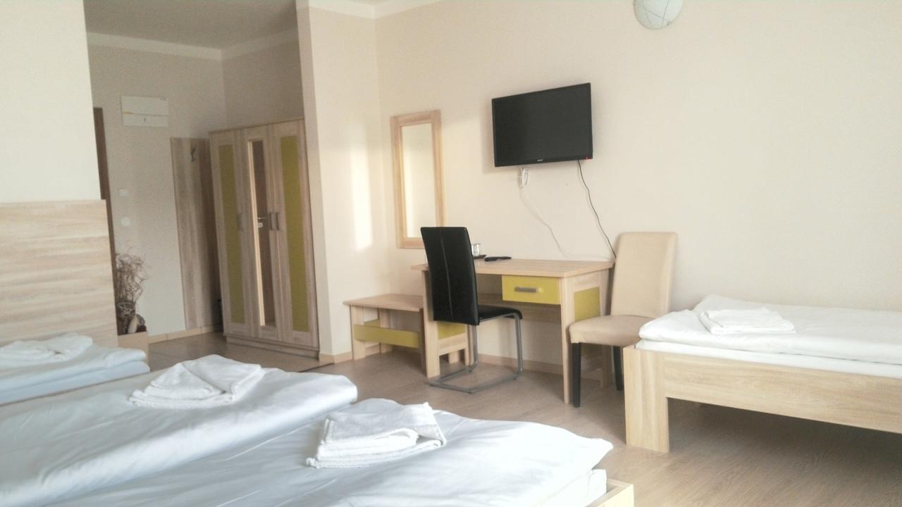 Nad Královnou Hotel&Restaurant Praga Esterno foto