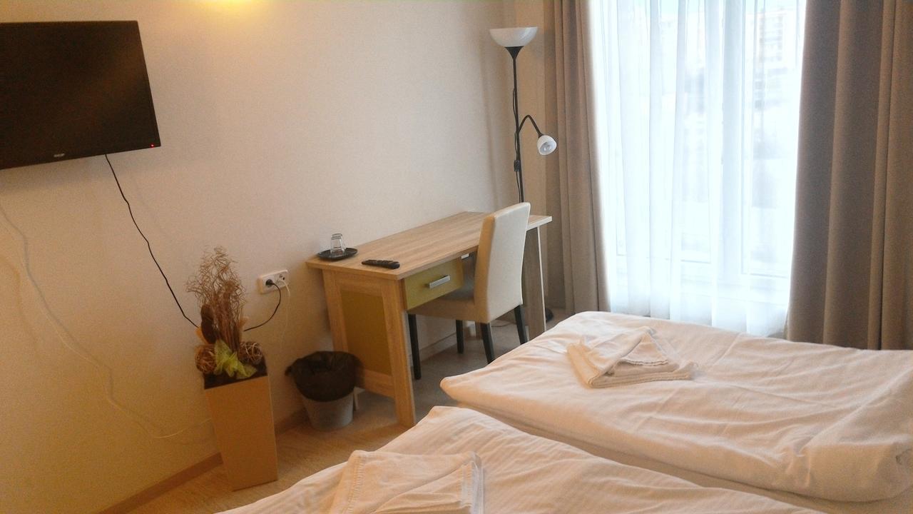 Nad Královnou Hotel&Restaurant Praga Esterno foto