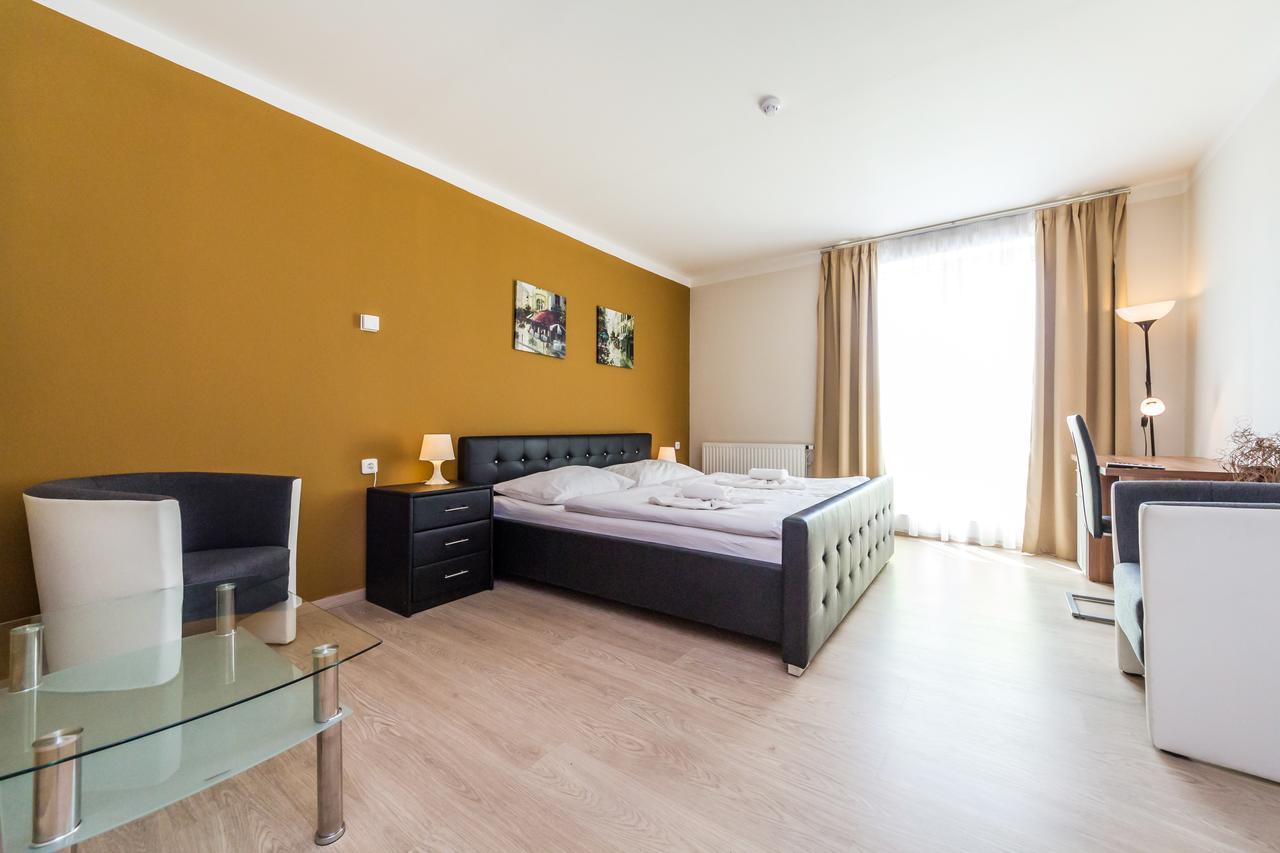 Nad Královnou Hotel&Restaurant Praga Esterno foto