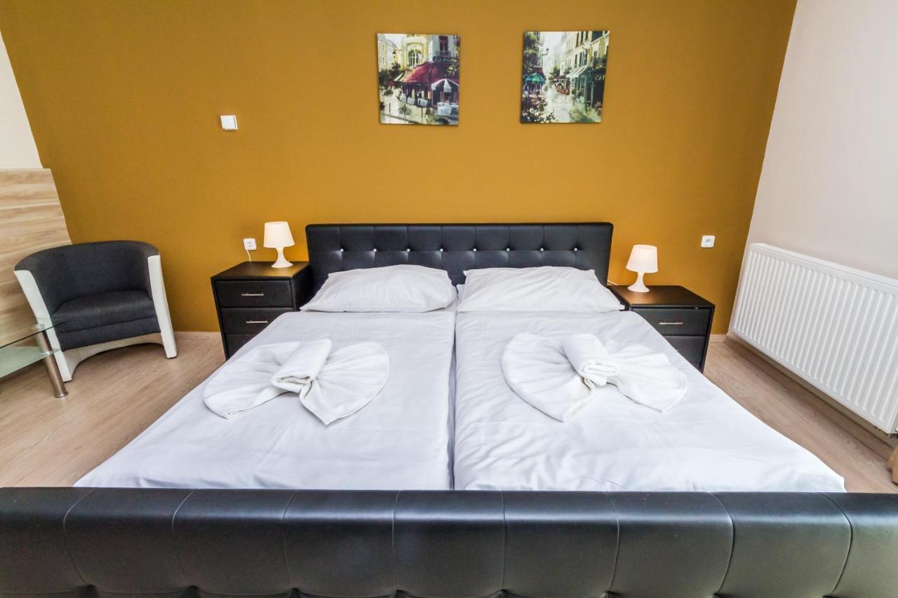 Nad Královnou Hotel&Restaurant Praga Esterno foto