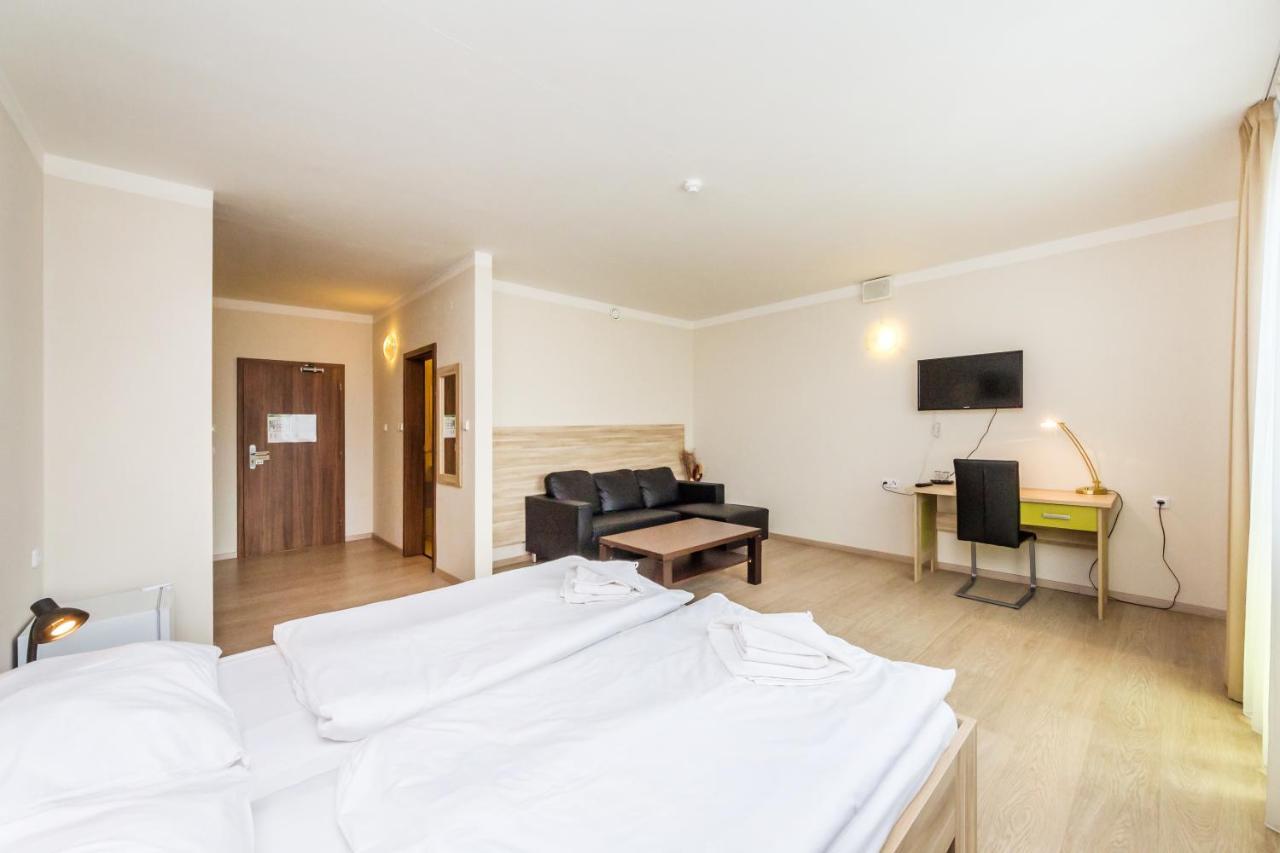 Nad Královnou Hotel&Restaurant Praga Esterno foto