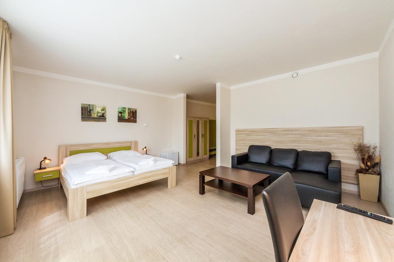Nad Královnou Hotel&Restaurant Praga Esterno foto